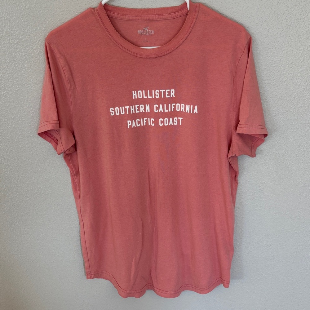 Hollister Women's Pink Graphic Tee -368sku